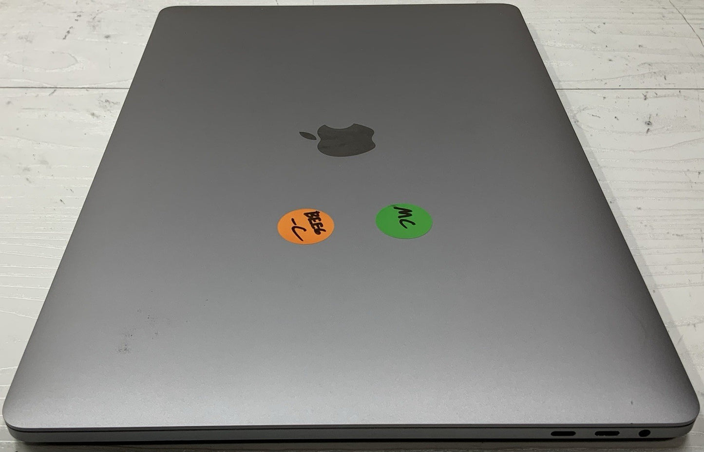 2017 Apple MacBook Pro 15" i7-7920HQ 3.1GHz 16GB RAM 2TB SSD Ventura A1707