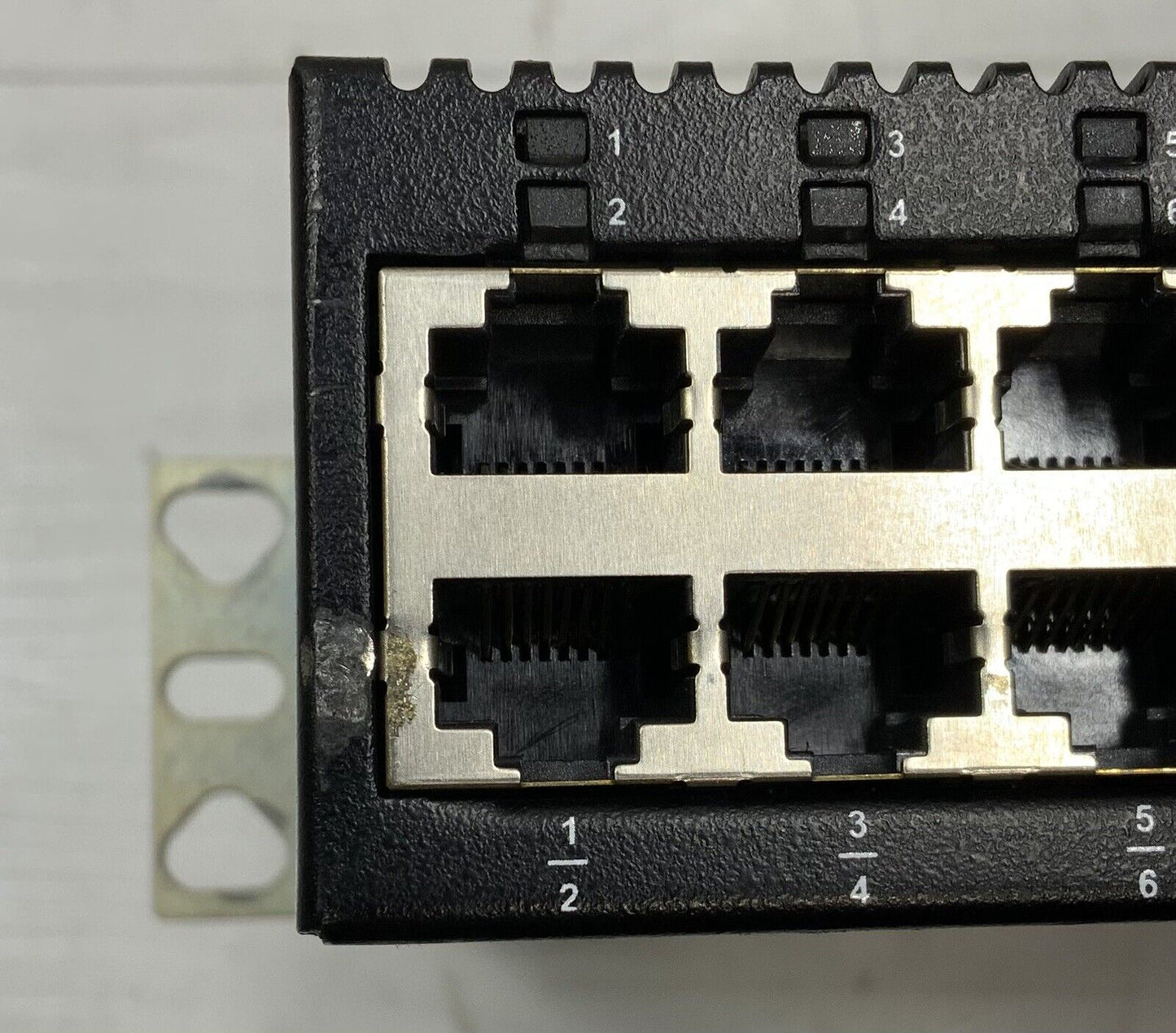 Foundry Networks EdgeIron 4802CF 48-Port 100MB 2xGBIC Managed Switch