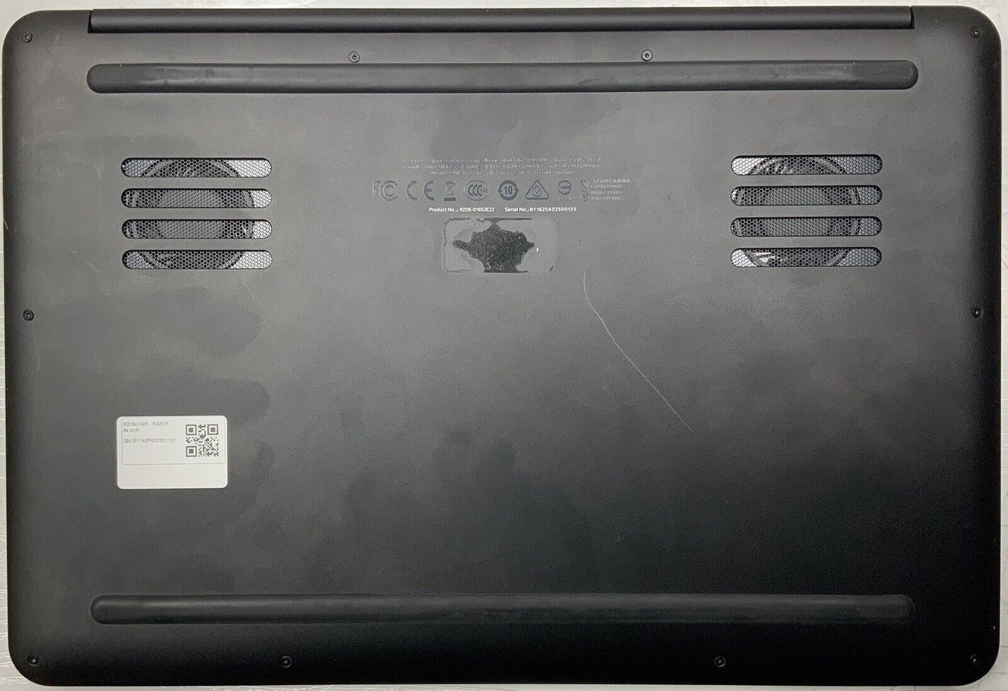 Razer Blade RZ09-01652E22 14" i7-6700HQ 16GB RAM 256GB SSD GTX 970m Win 10 Pro
