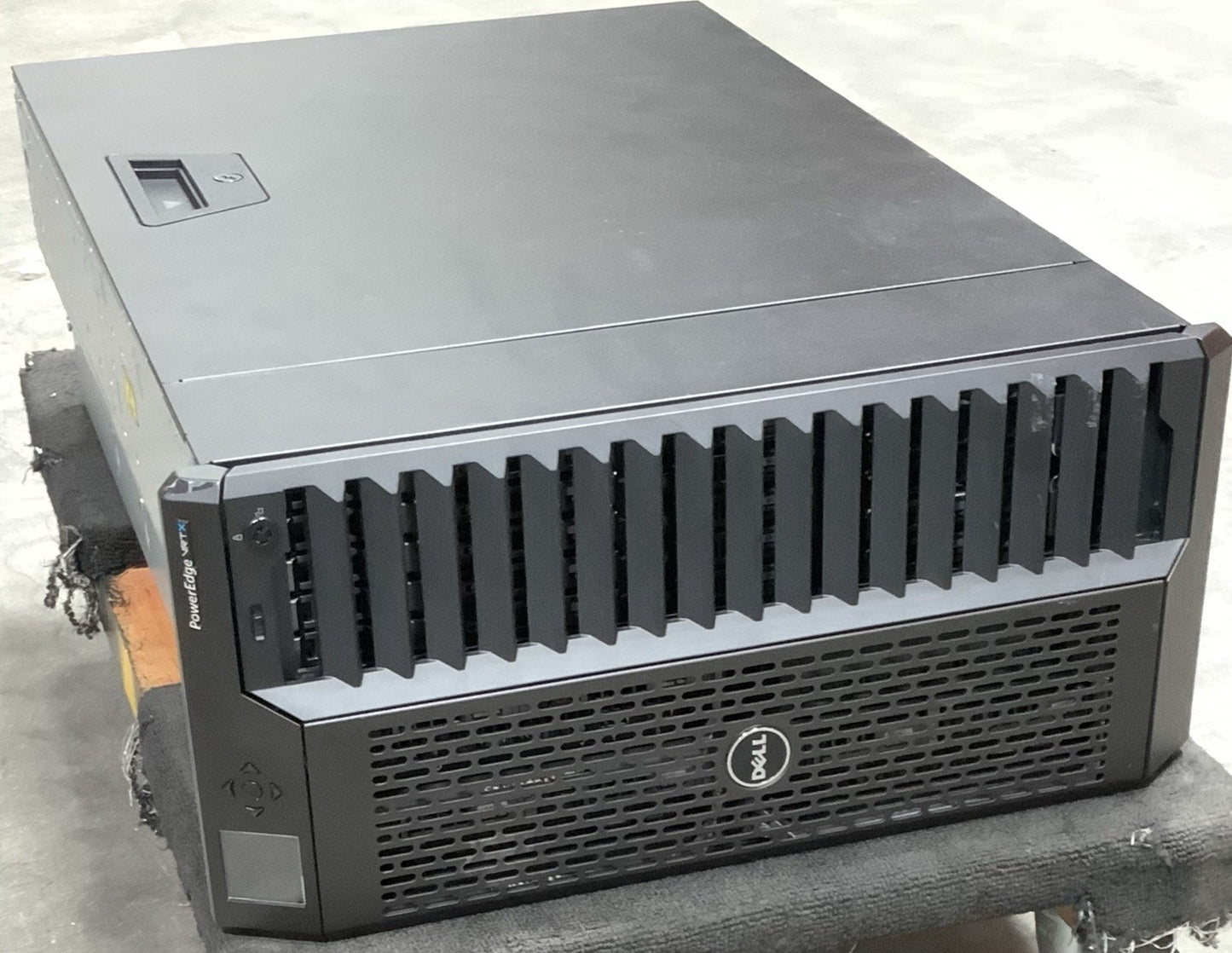 Dell PowerEdge VRTX HHB05 - 3x M640, 6x E5-2650 v4, 22.2TB SAS 768GB RAM H730M