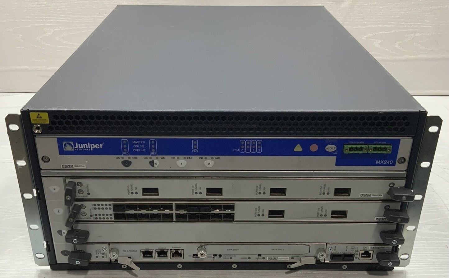 Juniper MX240 - (1)SCBE2-MX (1)RE-S-1800X4 - (1)DPCE-R-4XGE - (1)DPCE-R-20/2XGE