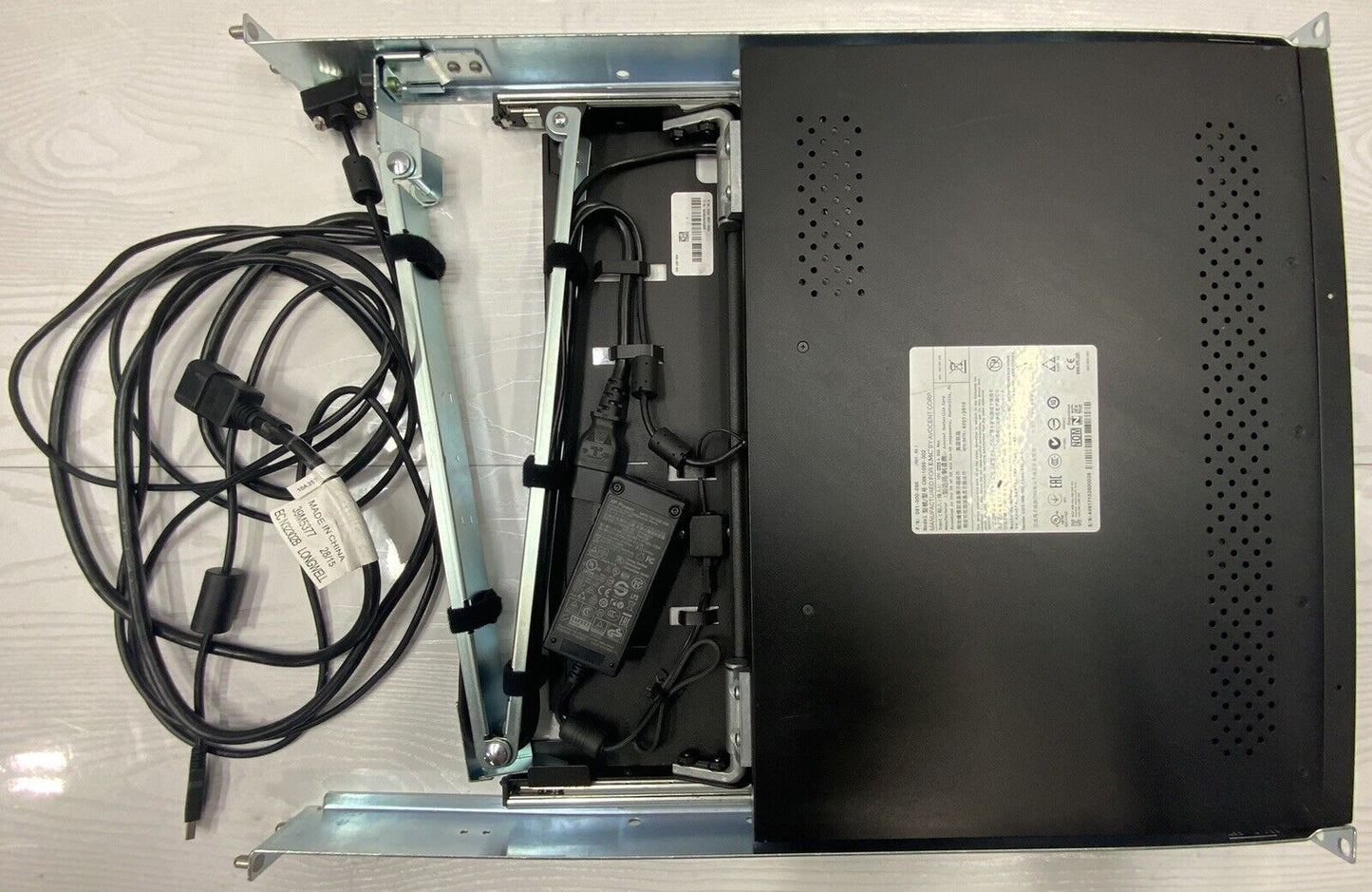EMC 091-000-096 Avocent 1099-002 1U Rackmount 18.5" KVM Console w/ Rails