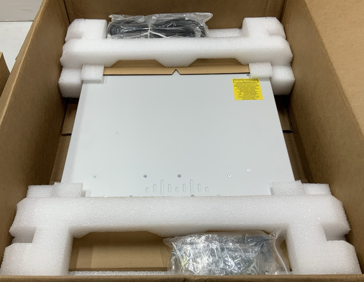 Cisco C9300-48UXM-E 48 2.5G (12 mGig) UPOE ports, Network Essentials Switch