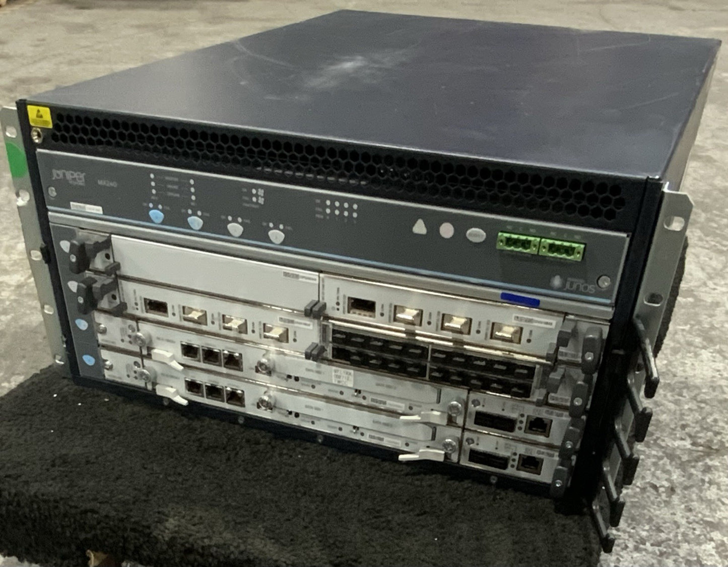 Juniper MX240 - (2)SCBE2-MX, (2)RE-S-1800X4, (2)MX-MPC3E-3D, (2)MIC-3D-4XGE-XFP