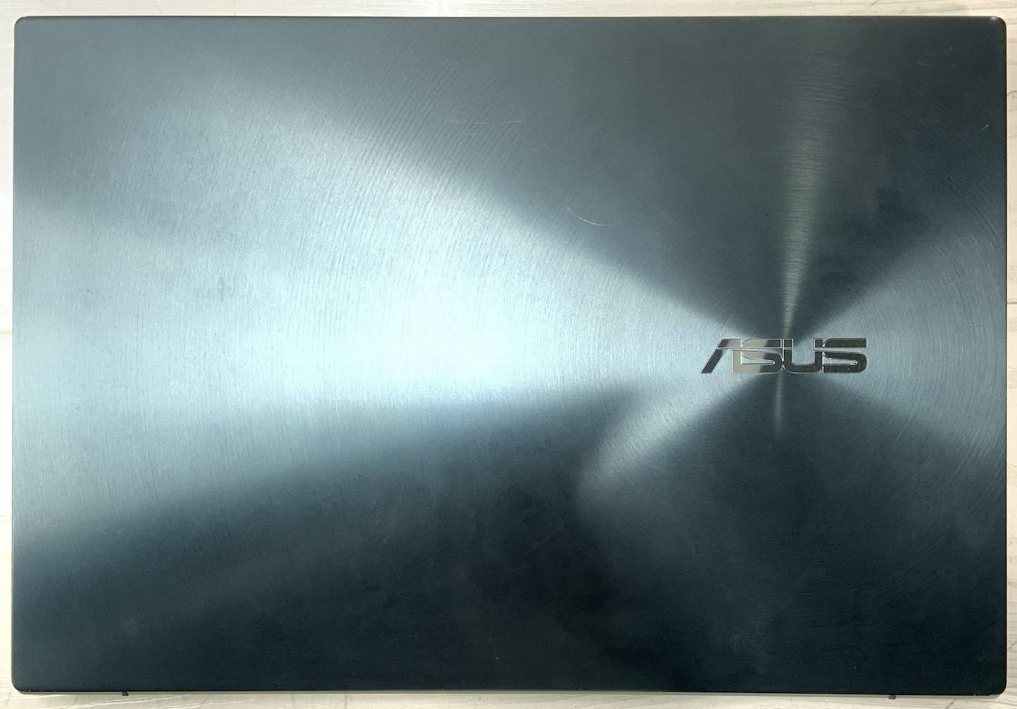 ASUS Zenbook Pro Duo 4K 15.6" OLED Intel i9-10980HK 32GB RAM 1TB NVMe RTX 2060