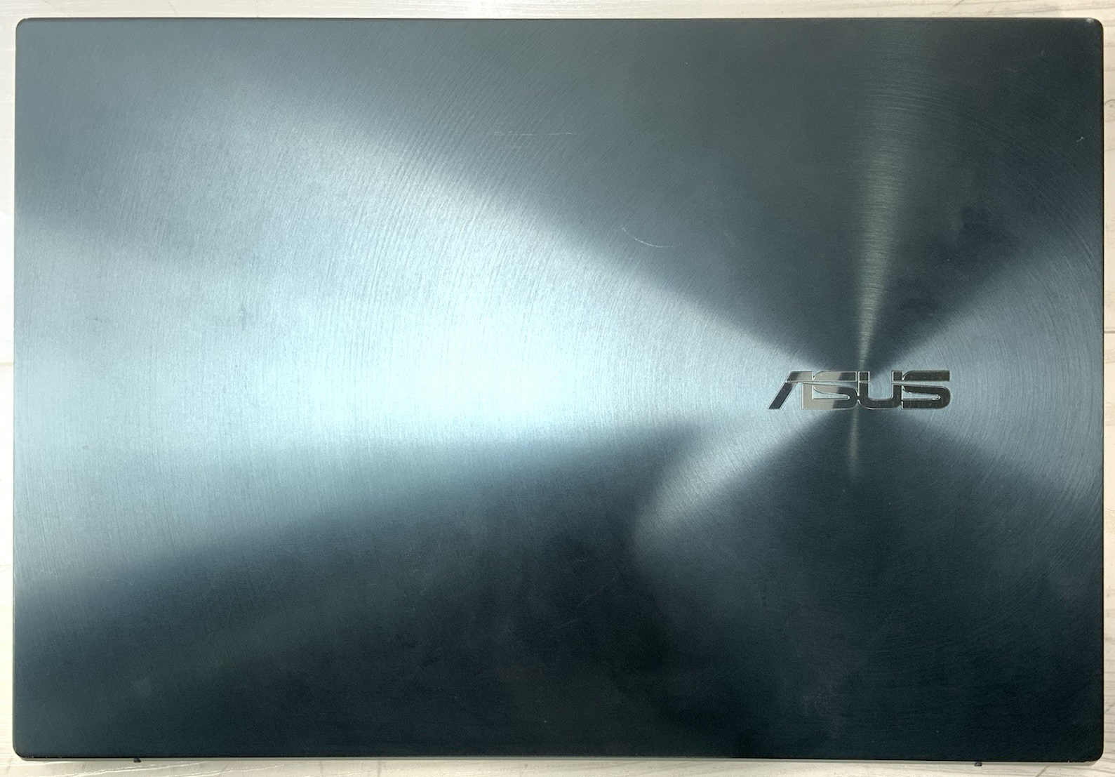 ASUS Zenbook Pro Duo 4K 15.6" OLED Intel i9-10980HK 32GB RAM 1TB NVMe RTX 20604