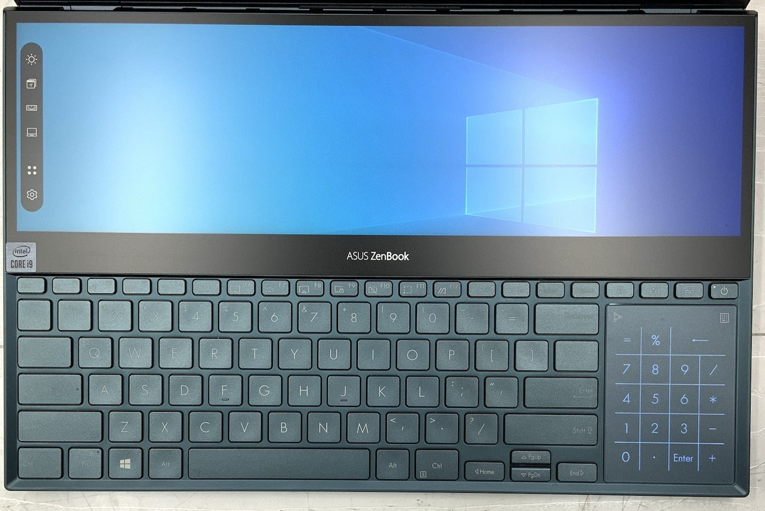 ASUS Zenbook Pro Duo 4K 15.6" OLED Intel i9-10980HK 32GB RAM 1TB NVMe RTX 20603