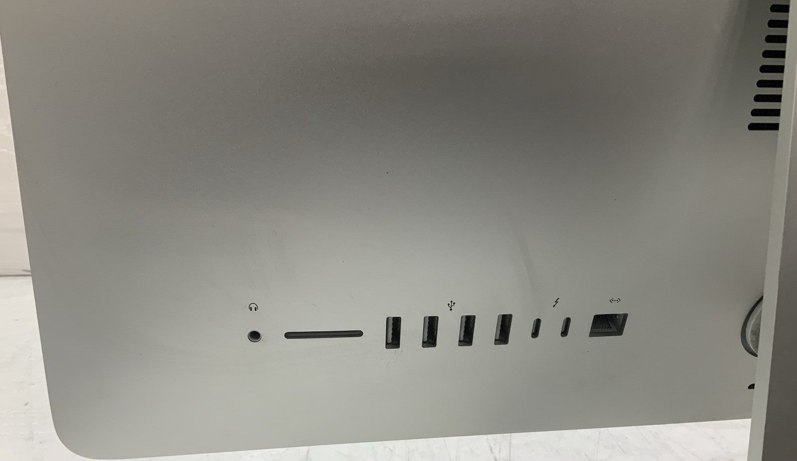 21.5" Apple iMac 2017 A1418 i5-7500 @ 3.40GHz, 16GB Ram, 251GB SSD2